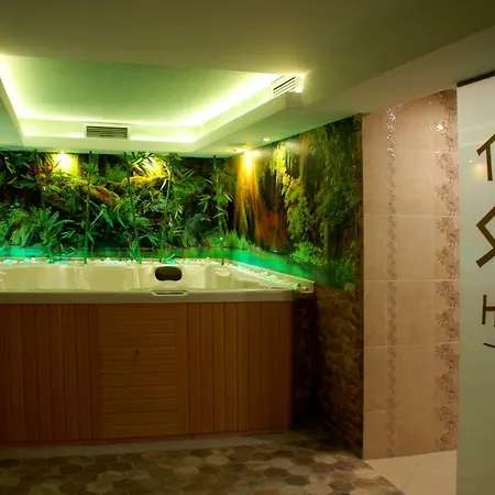 Family Teos Szálloda