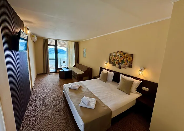 Family Teos Отель